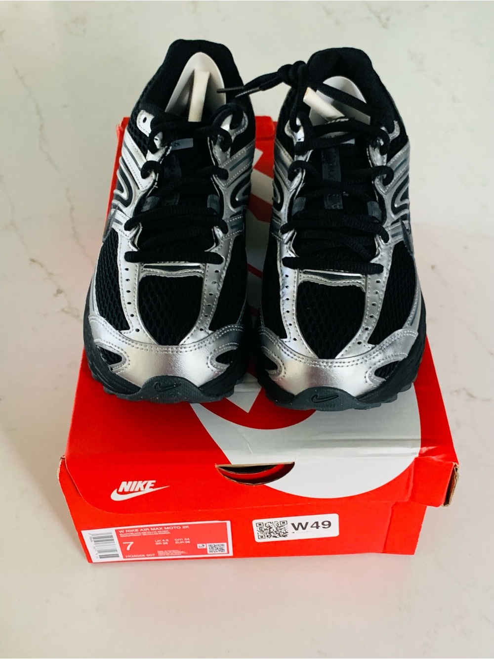 Nike Air Max Moto 2K Men's Black/Silver Lace-Up Low Top Athletic Sneakers